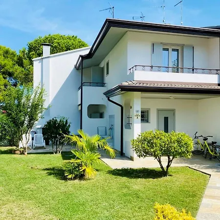 Charming Two Level With Garden And Bbq *