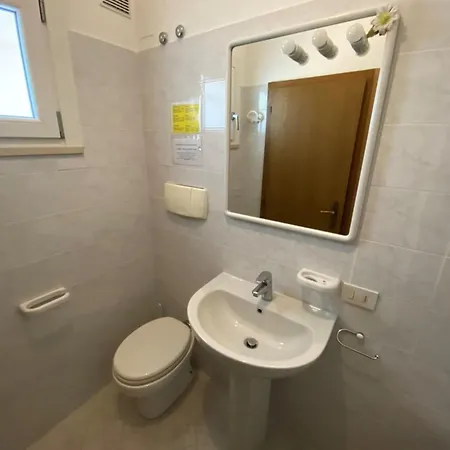 Charming Two Level With Garden And Bbq Apartment